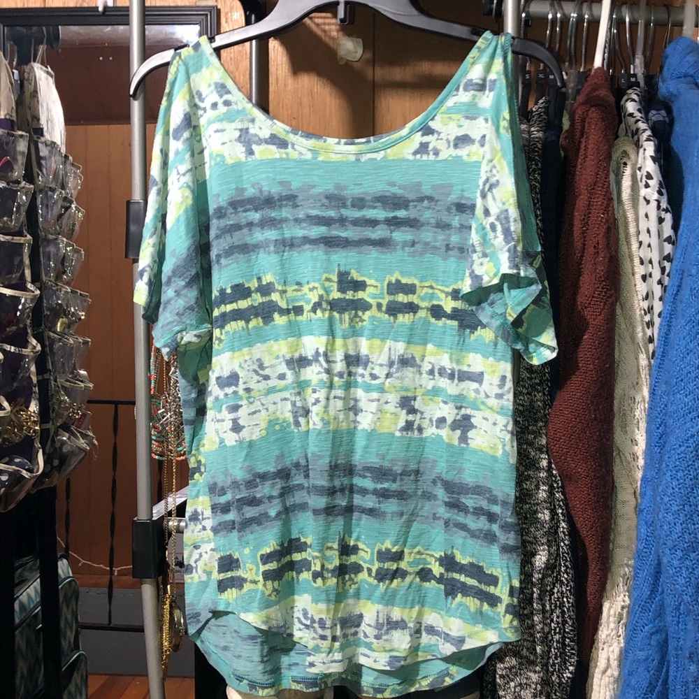 Mudd cold shoulder shirt